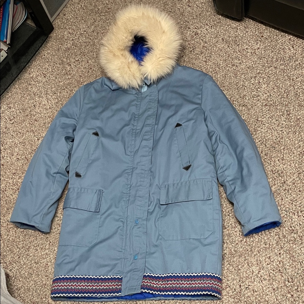 Vintage baby blue puffer Parka with real coyote Fur Hood- cute!!